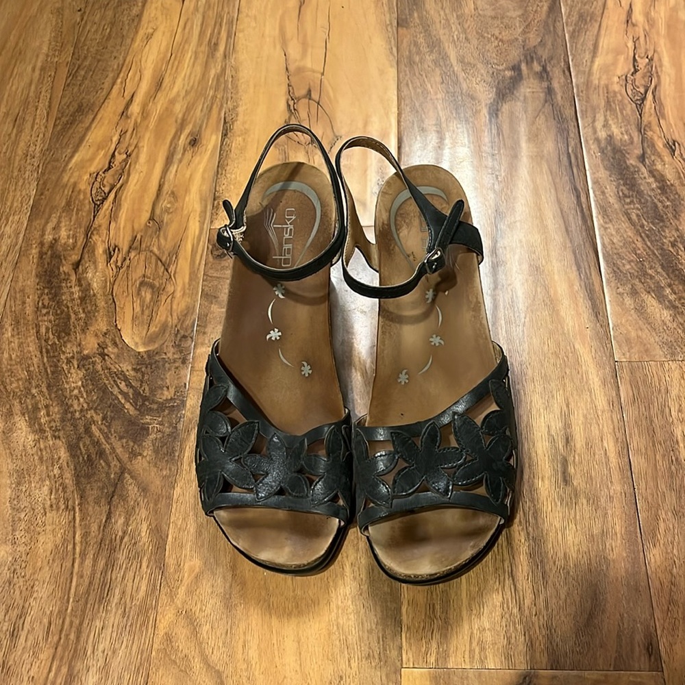 Dansko comfy strappy sandals